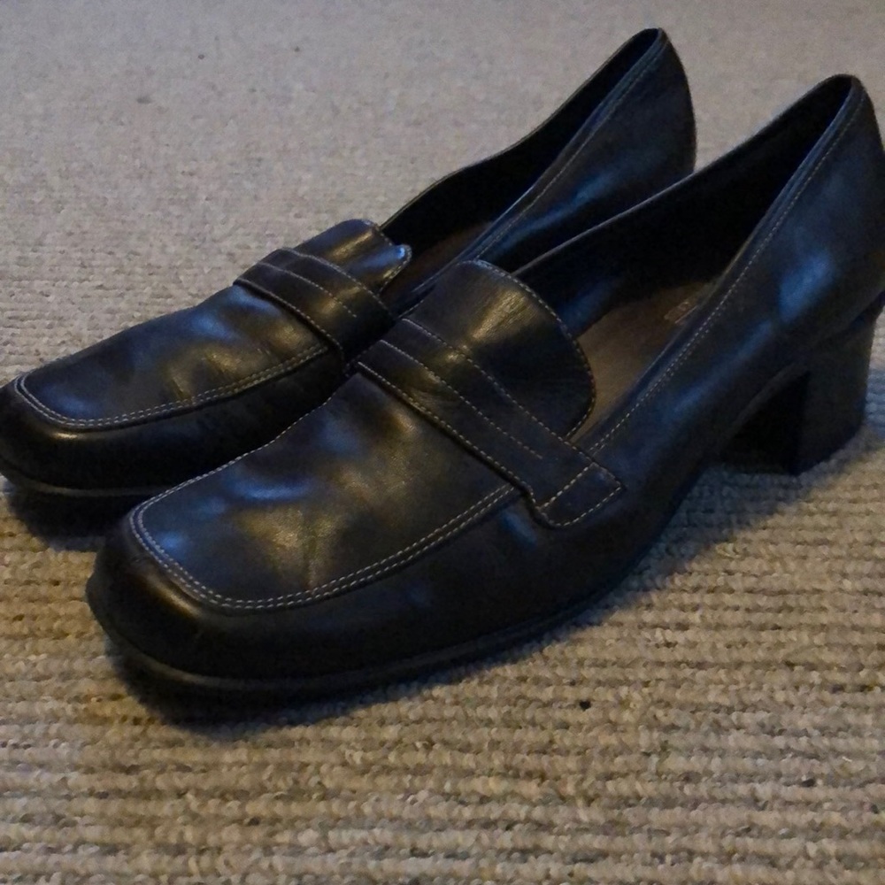 Aerosoles women’s square heel dress shoe.